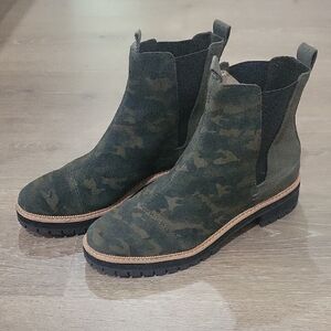 Toms Green Camouflage Ankle Boots